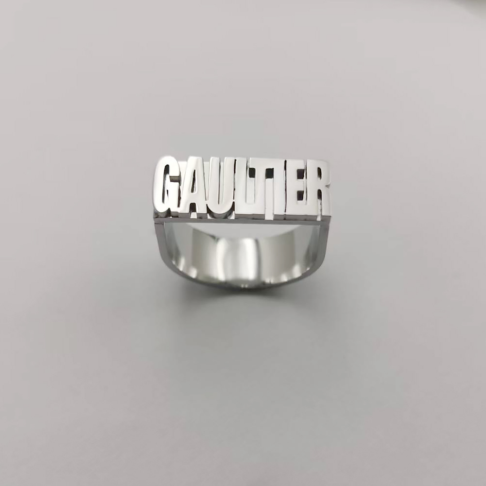 Anillos góticos dorados person - Initial Ring Custom reseña y precio